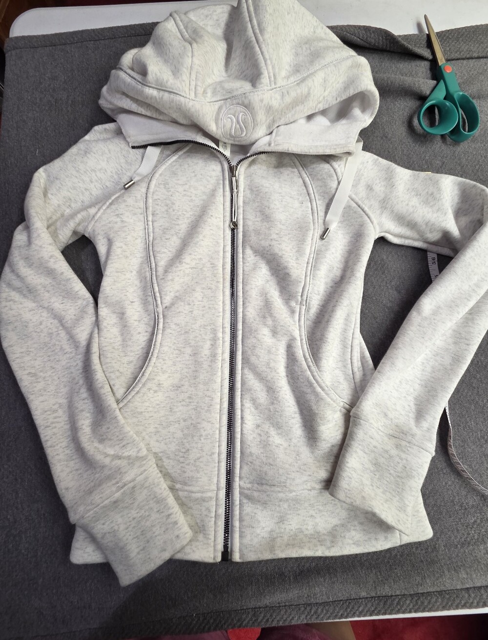 Lululemon Scuba Hoodie *Plush, Size 2, Heathered Alpine White